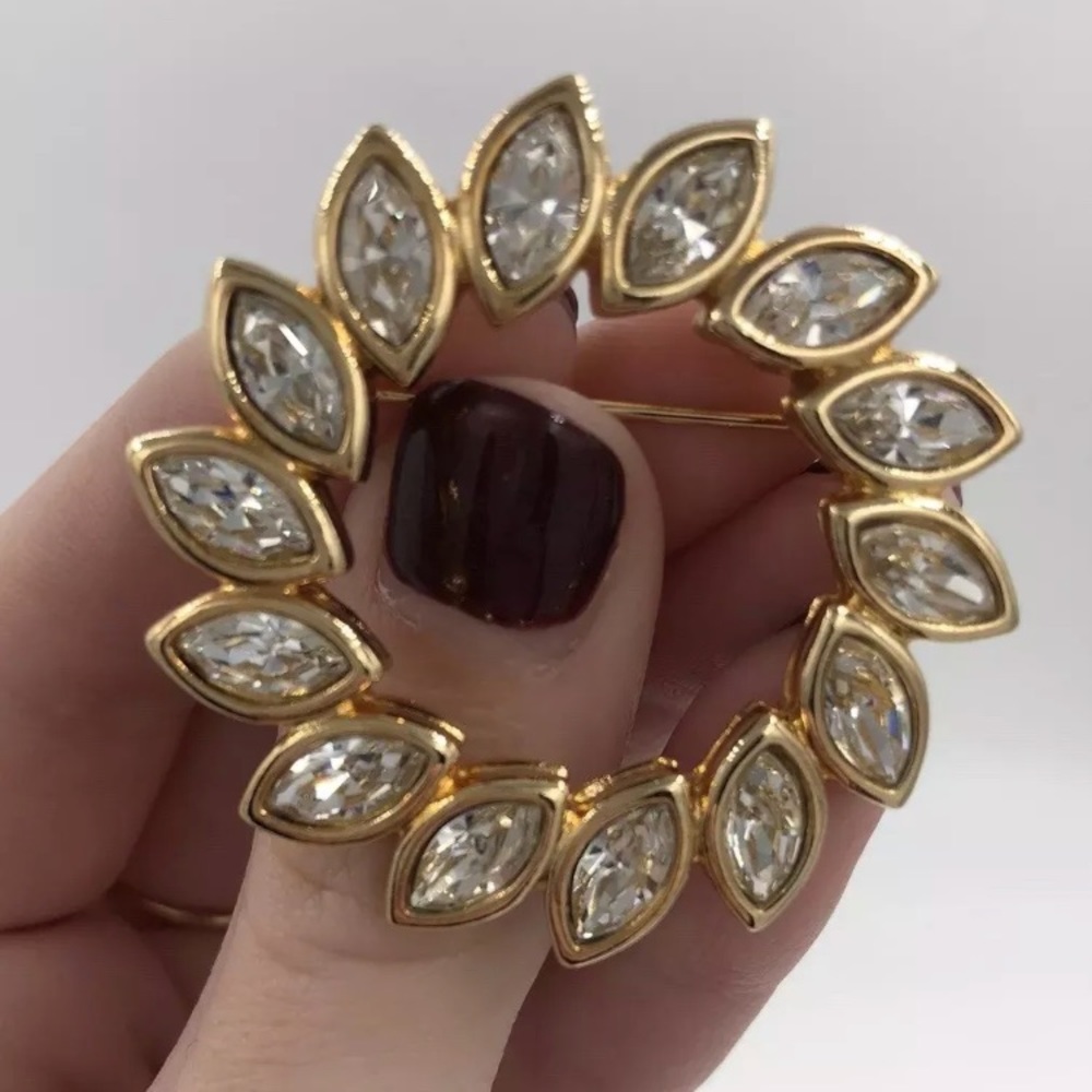 🆕 1980s Swarovski S.A.L. Gold Tone Brooch Pin